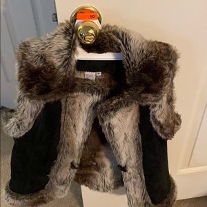 Suede vest - fur lined
